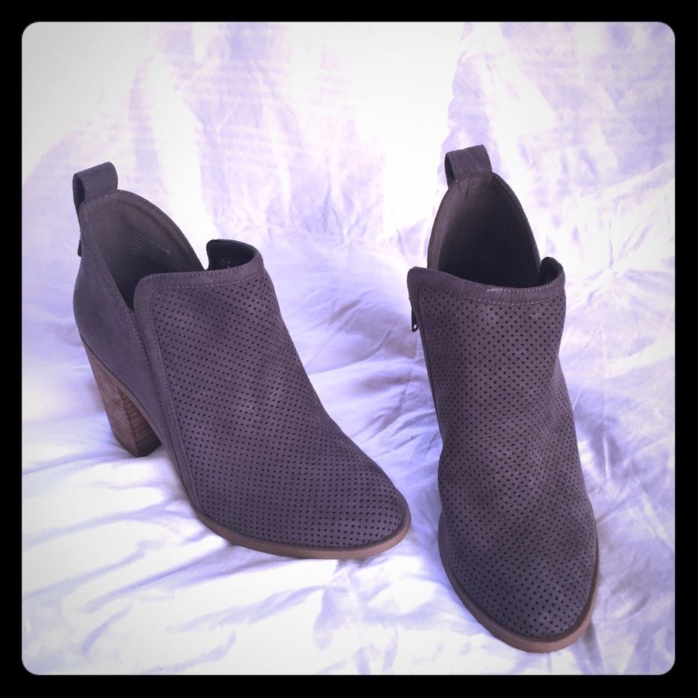 Steve Madden grey ankle boots NEW